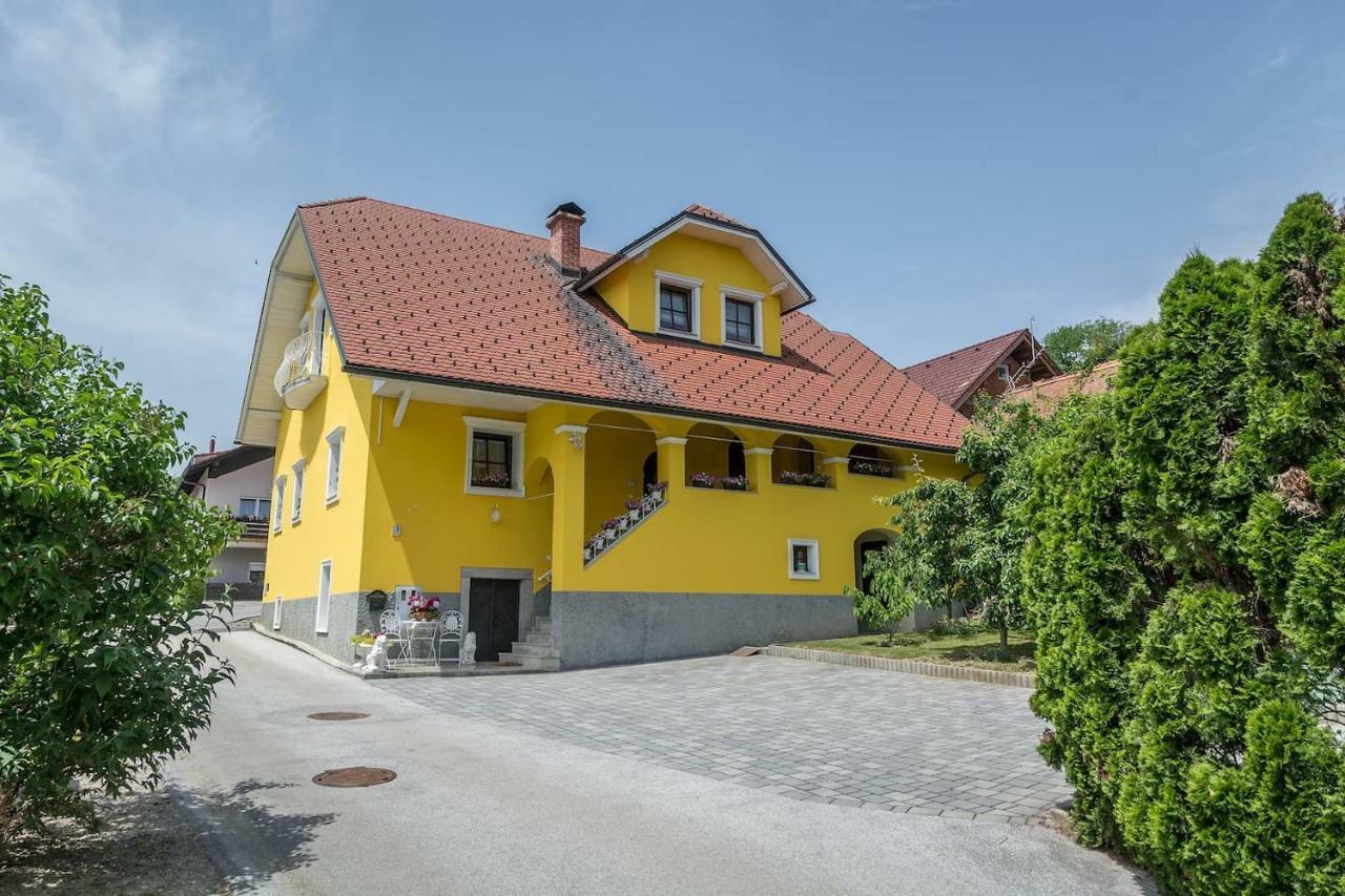 Komenda Apartma Ajda מראה חיצוני תמונה